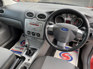 Gallery image of Ford Focus 1.6 Zetec
